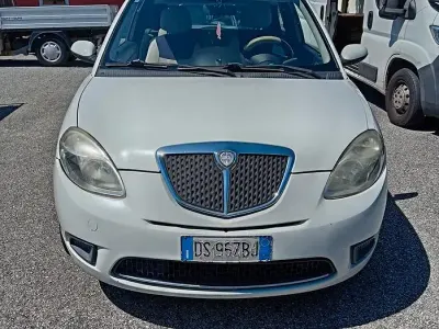 Usata Lancia Ypsilon 60 CV (44 kW) 2008 Bianco Utilitaria