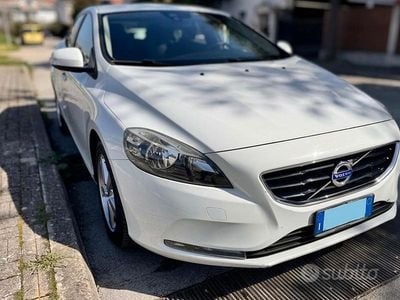 Usata Volvo V40 Kinetic 120 CV (88 kW) 2016 Bianco Berlina