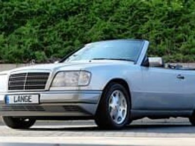 Usata Mercedes E320 220 CV (161 kW) 1997 Argento Cabrio