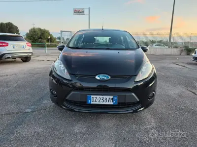 Second-hand Ford Fiesta Titanium 68 CP (50 kW) 2010 Negru Berlinǎ