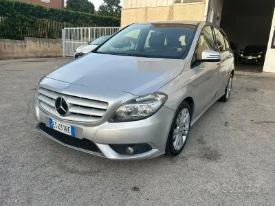 Usata Mercedes B180 109 CV (80 kW) 2013 Grigio Utilitaria