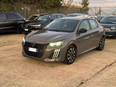 Usata Peugeot 208 Active 72 CV (52 kW) 2024 Grigio cemento Utilitaria