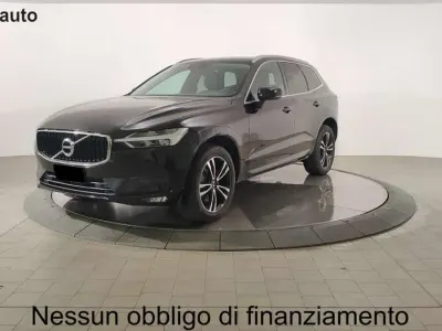 Usata Volvo XC60 Momentum 197 CV (144 kW) 2021 Onyx black metallizzato SUV