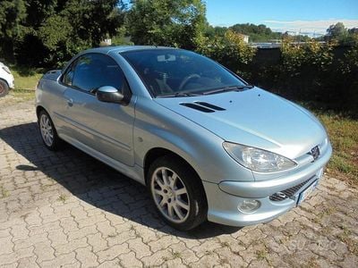 Usata Peugeot 206 CC 109 CV (80 kW) 2003 Blu Cabrio