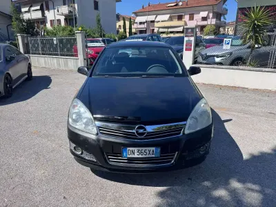 Usata Opel Astra Enjoy 90 CV (66 kW) 2008 Nero Berlina