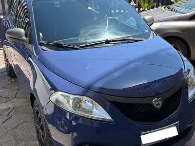 Usata Lancia Ypsilon 60 CV (44 kW) 2017 Blu Utilitaria