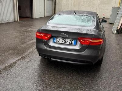 Usata Jaguar XE Business Edition 180 CV (132 kW) 2015 Grigio Berlina