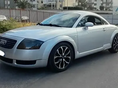 Begagnad Audi TT 179 HK (131 kW) 1999 Silver Sportkupé