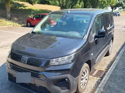 Usata Fiat Doblò 102 CV (75 kW) 2024 Nero Monovolume