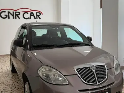 Gebraucht Lancia Ypsilon 90 PS (66 kW) 2010 Grau Kleinwagen
