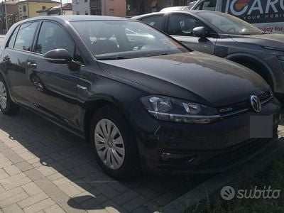 Usata VW Golf VII Trendline 110 CV (80 kW) 2018 Grigio Berlina