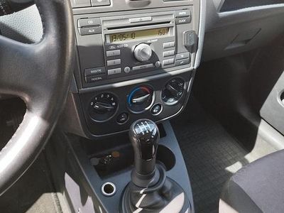 Begagnad Ford Fiesta 53 HK (38 kW) 2008 Grå Halvkombi