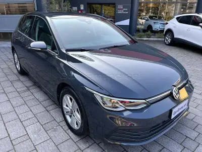 Usata VW Golf VIII Life 110 CV (80 kW) 2023 Grigio Berlina