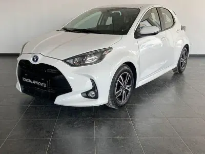 Usata Toyota Yaris Hybrid Active 115 CV (84 kW) 2022 Bianco Berlina