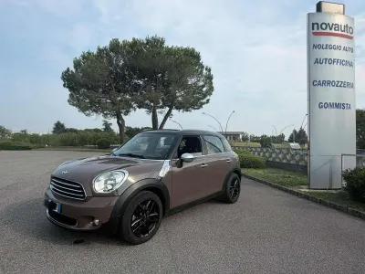 Usata Mini Cooper D Countryman 111 CV (81 kW) 2013 Marrone / tetto nero SUV