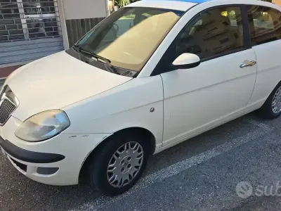 Usata Lancia Ypsilon 75 CV (55 kW) 2004 Giallo Utilitaria