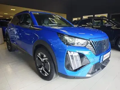 Używany Peugeot 2008 Allure 102 KM (75 kW) 2024 Niebieski SUV
