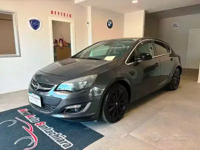 Usata Opel Astra Cosmo 110 CV (80 kW) 2014 Grigio Berlina