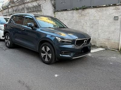 Usata Volvo XC40 Momentum 163 CV (119 kW) 2022 Blu SUV
