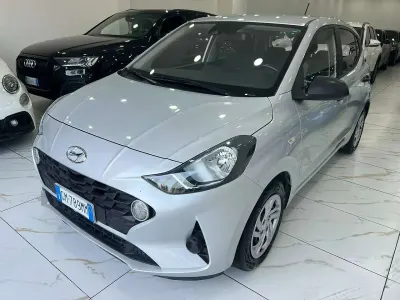 Usata Hyundai i10 Advanced Plus 67 CV (49 kW) 2023 Argento Utilitaria