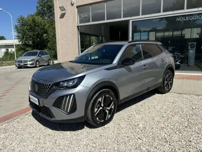 Usata Peugeot 2008 Allure 136 CV (100 kW) 2025 Grigio SUV