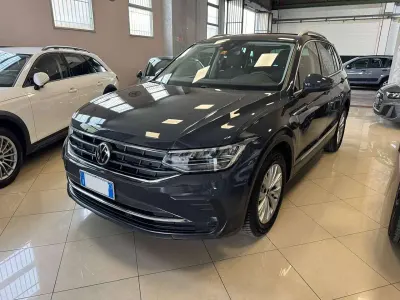 Usata VW Tiguan Life 131 CV (96 kW) 2020 Grigio SUV