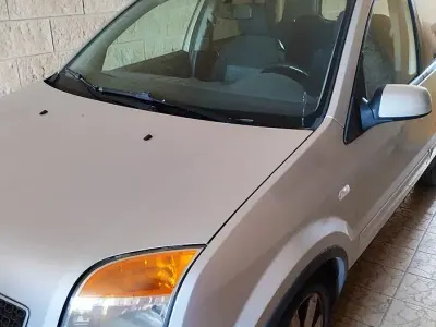 Usata Ford Fusion 68 CV (50 kW) 2009 Grigio Utilitaria
