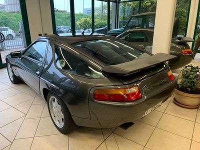 Porsche 928