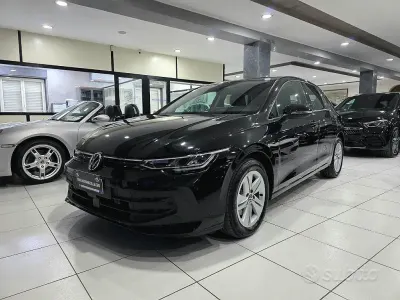 Usata VW Golf VIII Life 116 CV (85 kW) 2025 Nero Berlina