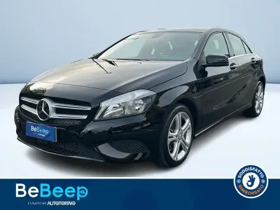 Usata Mercedes A180 122 CV (89 kW) 2013 Nero pastello Berlina