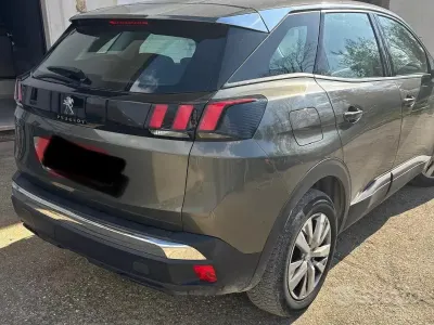 Usata Peugeot 3008 131 CV (96 kW) 2019 Verde SUV