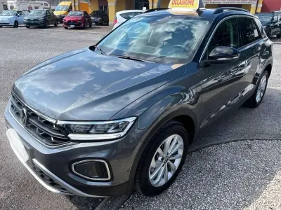 Usata VW T-Roc Style 110 CV (80 kW) 2023 Grigio SUV