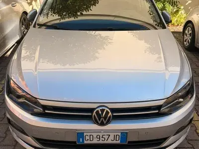 Usata VW Polo 90 CV (66 kW) 2021 Grigio Utilitaria
