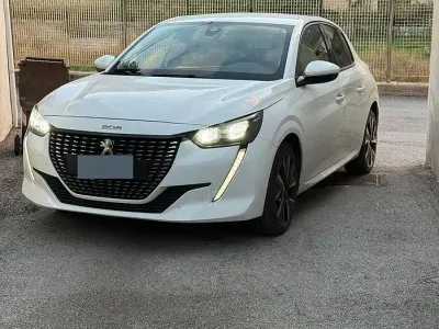 Usata Peugeot 208 101 CV (74 kW) 2020 Bianco Utilitaria