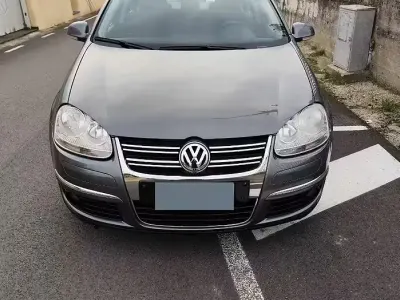 Begagnad VW Jetta 105 HK (77 kW) 2007 Grå Sedan