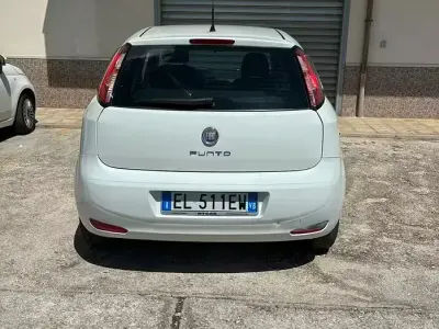 Usata Fiat Punto 69 CV (50 kW) 2012 Bianco Utilitaria