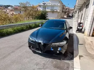 Usata Alfa Romeo Giulia 150 CV (110 kW) 2016 Nero Berlina