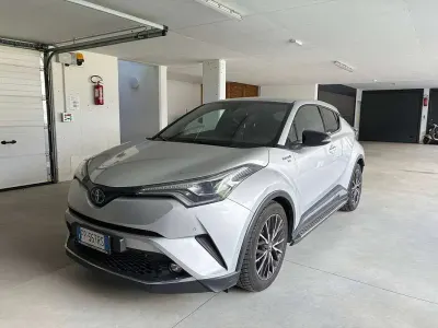 Usata Toyota C-HR Lounge 98 CV (72 kW) 2018 Argento SUV