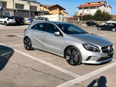Usata Mercedes A180 122 CV (89 kW) 2017 Grigio Utilitaria