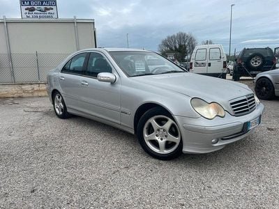 Usata Mercedes C180 122 CV (89 kW) 2001 Grigio Berlina