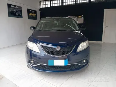Usata Lancia Ypsilon 95 CV (69 kW) 2016 Bluazzurro Utilitaria
