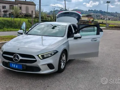 Usata Mercedes A180 Business 116 CV (85 kW) 2019 Grigio Berlina