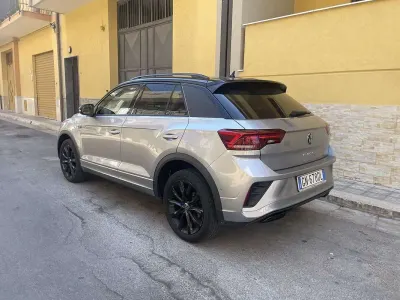 Usata VW T-Roc R-line 116 CV (85 kW) 2023 Grigio SUV