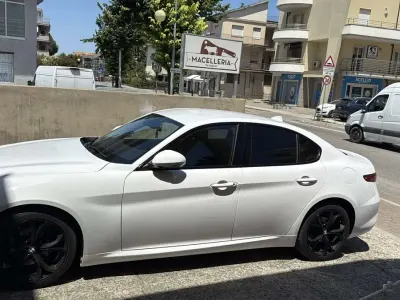 Usata Alfa Romeo Giulia Super 179 CV (131 kW) 2018 Berlina