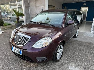 Usata Lancia Ypsilon 75 CV (55 kW) 2010 Viola Utilitaria