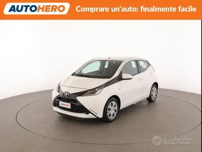 Usata Toyota Aygo X-play 70 CV (51 kW) 2015 Bianco Utilitaria