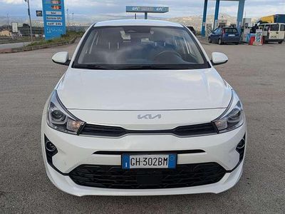 Usata Kia Rio Comfort 101 CV (74 kW) 2022 Berlina