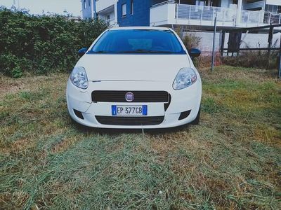 Usata Fiat Grande Punto 77 CV (56 kW) 2012 Bianco Utilitaria