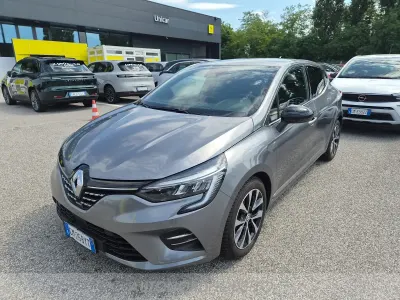 Usata Renault Clio V Techno 145 CV (106 kW) 2023 Grigio Berlina