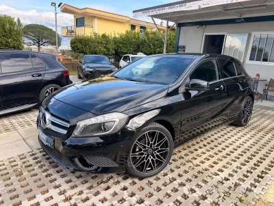 Usata Mercedes A180 109 CV (80 kW) 2015 Nero Utilitaria